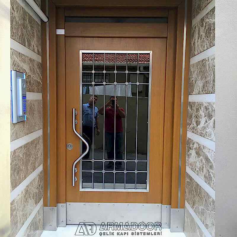 Bina Giriş Kapısı